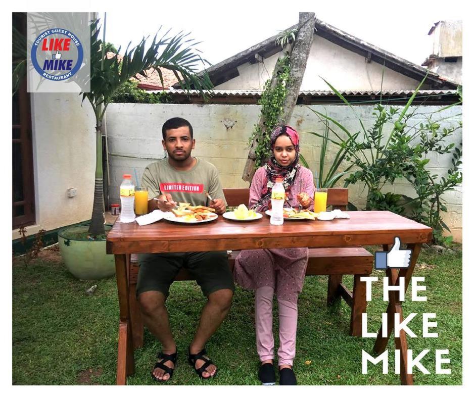 Like Mike Tourist Guest House & Restaurant 니곰보 외부 사진